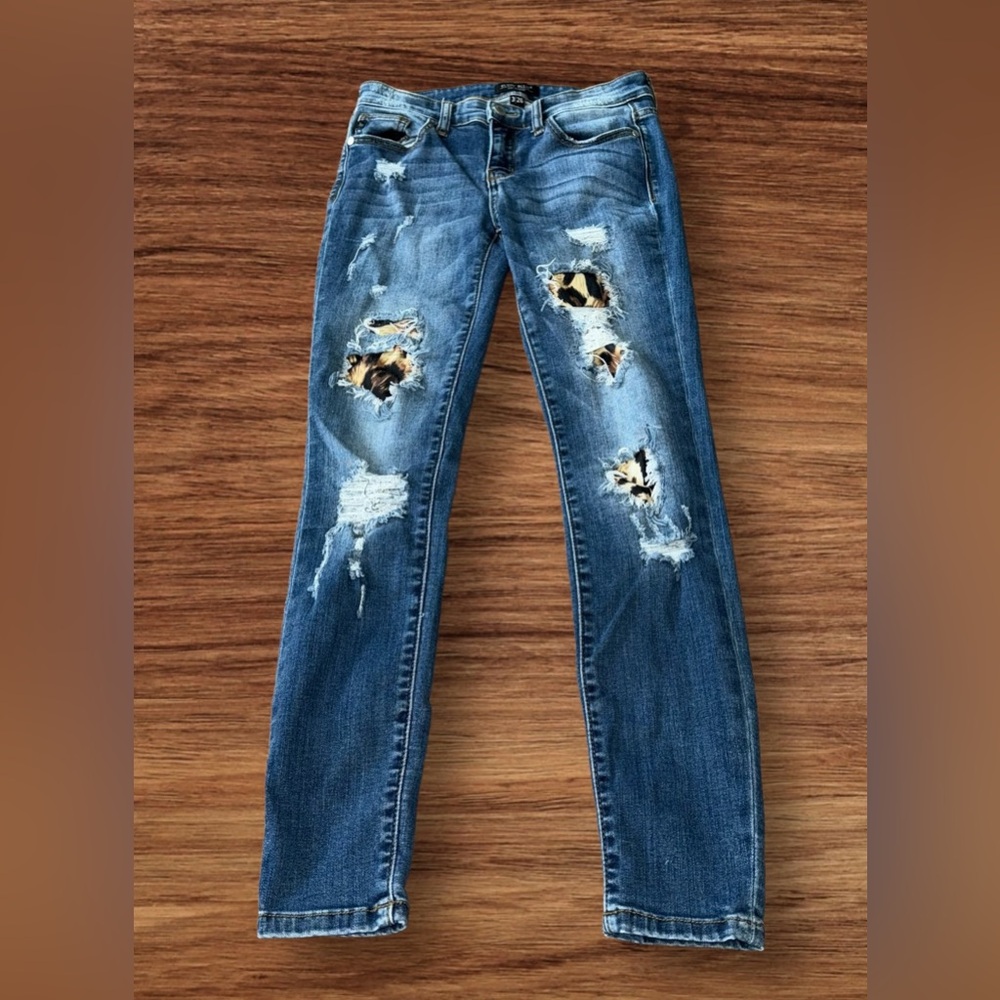Judy Blue Jeans Women 3/26‎ (26x27) Blue Skinny Fit Low Rise Distressed Patches